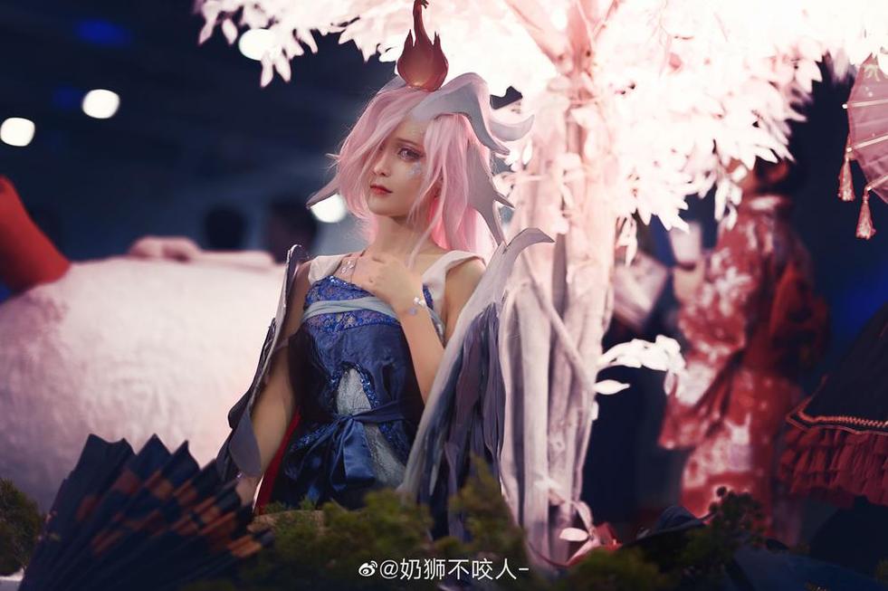 神秘的奶狮不咬人鲟：探索深海生物的壮丽照片